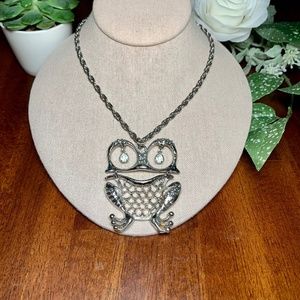 Vintage Articulated Silver Tone Frog Pendant Necklace with moving Crystal Eyes
